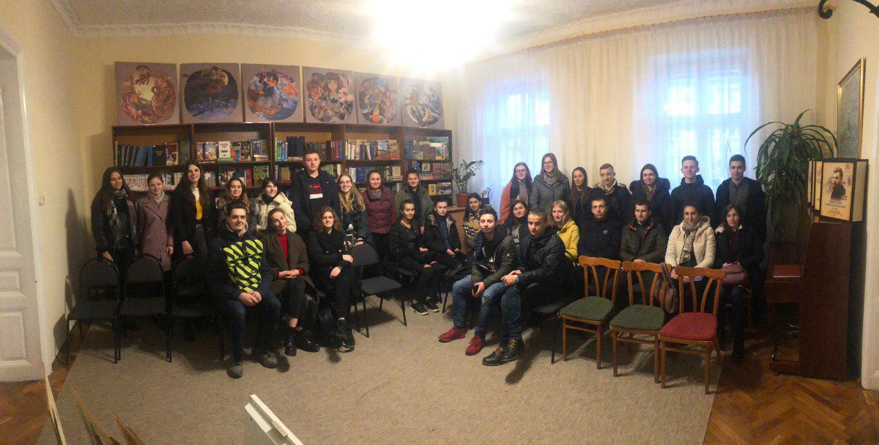 Студенти-історики у бібліотеці-музеї «Літературне Тернопілля»